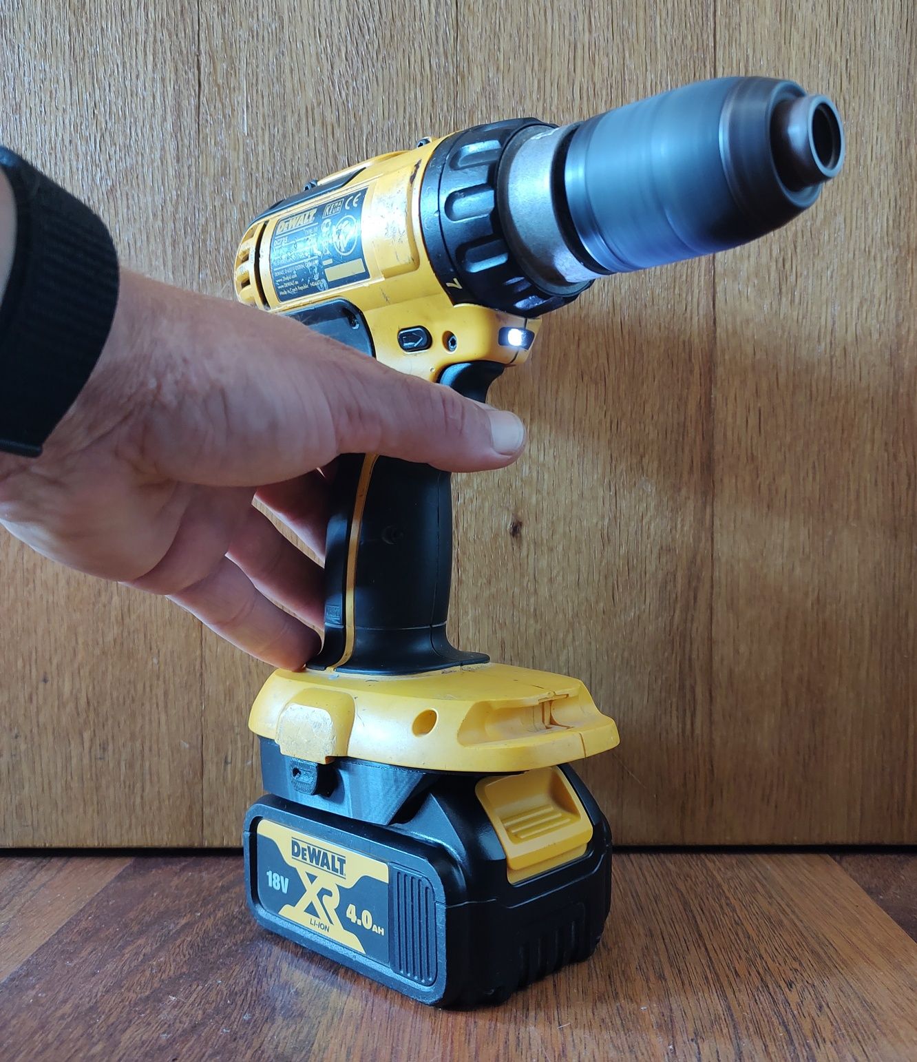 Adapter DeWalt XRP stary Ni-Cd na baterie DeWalt XR