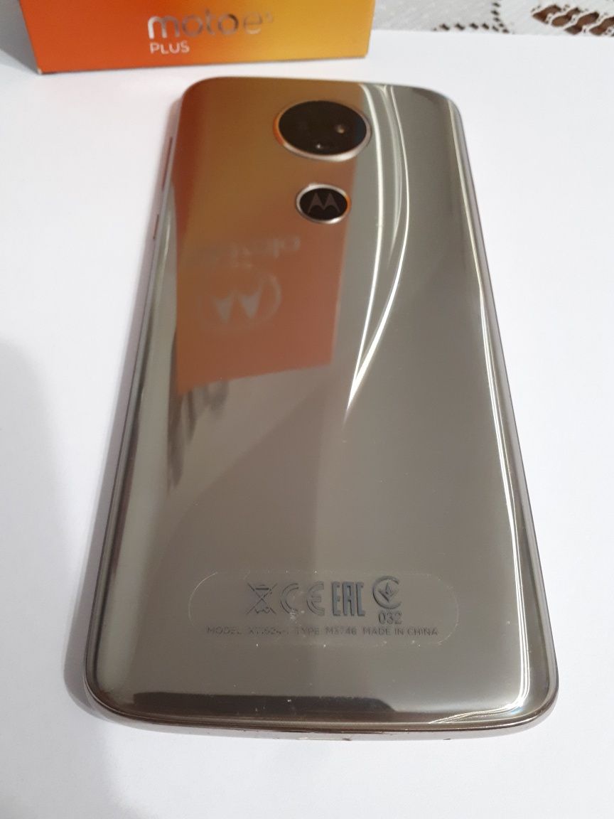 Motorola Moto E 5 plus 2+16GB  złoty