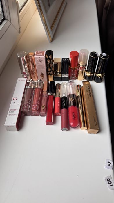 Помада блиск тінт бальзам clarins gucci charlotte tilbury kiko dior ys