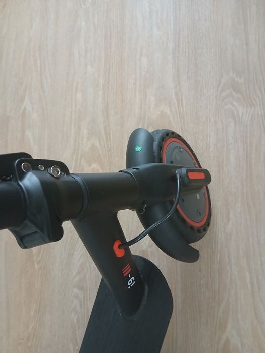 Totinete elétrica i9 como nova