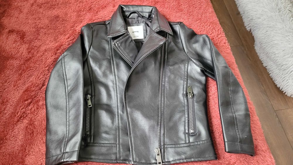 Śliczna kurteczka skórzana dla dziewczynki, r. 110, Sinsay, nowa.