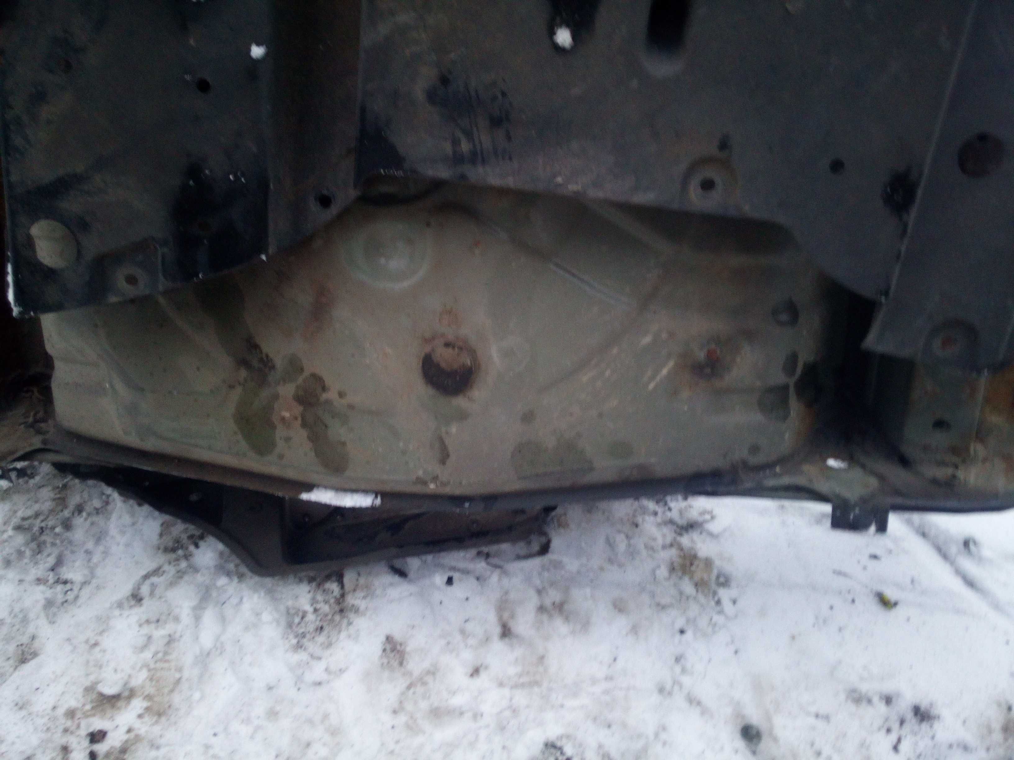 toyota AURIS E18 II 13-18 pas tylny tył wanna HB
