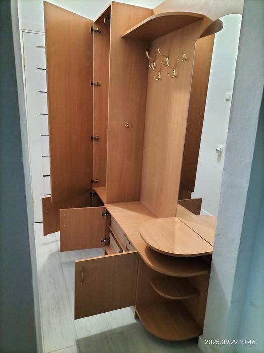 Продам передпокій