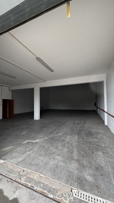 Arrenda-se Armazém Terrugem - 338 m2