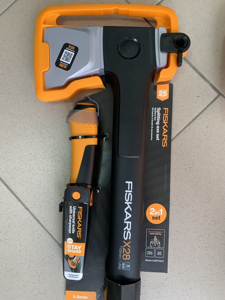 Сокира FISKARS X28 та X32