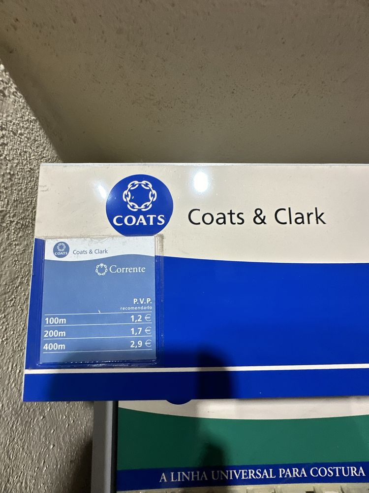 Expositor de linhas de cozer