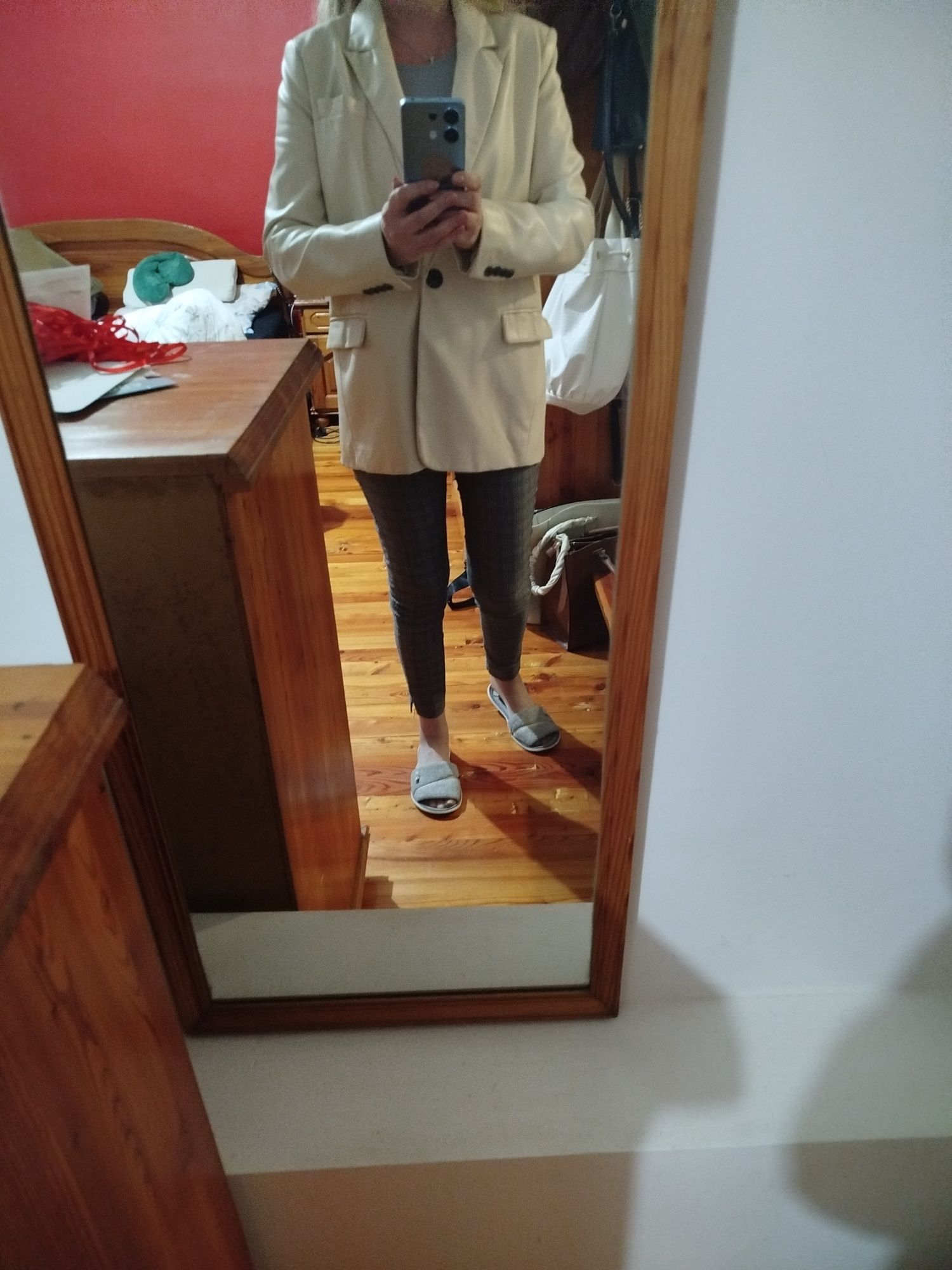 Oversize marynarka z eko skóry. Stradivarius