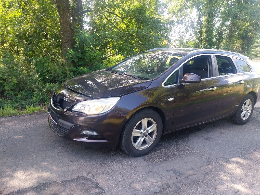 Sprzedam Opla Astrę J  1.4 turbo