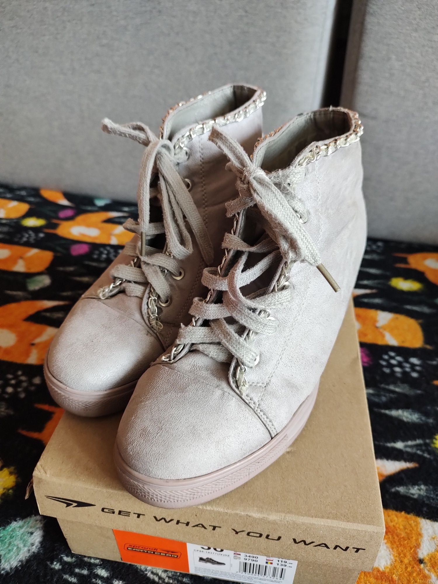Sneakersy botki na koturnie z łańcuszkiem 39