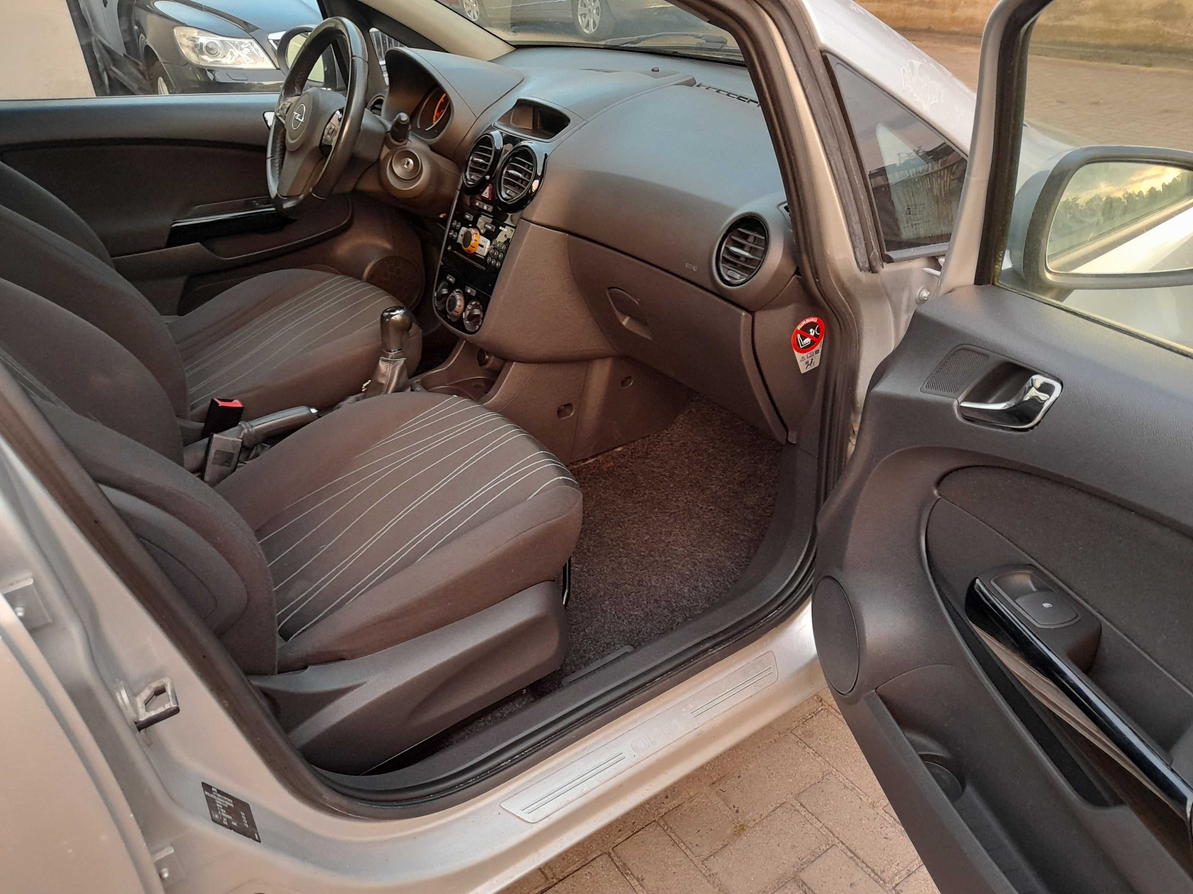 Opel Corsa D 1.3 cdti 2010r zarejestrowana 75KM ważne opłaty 192000km