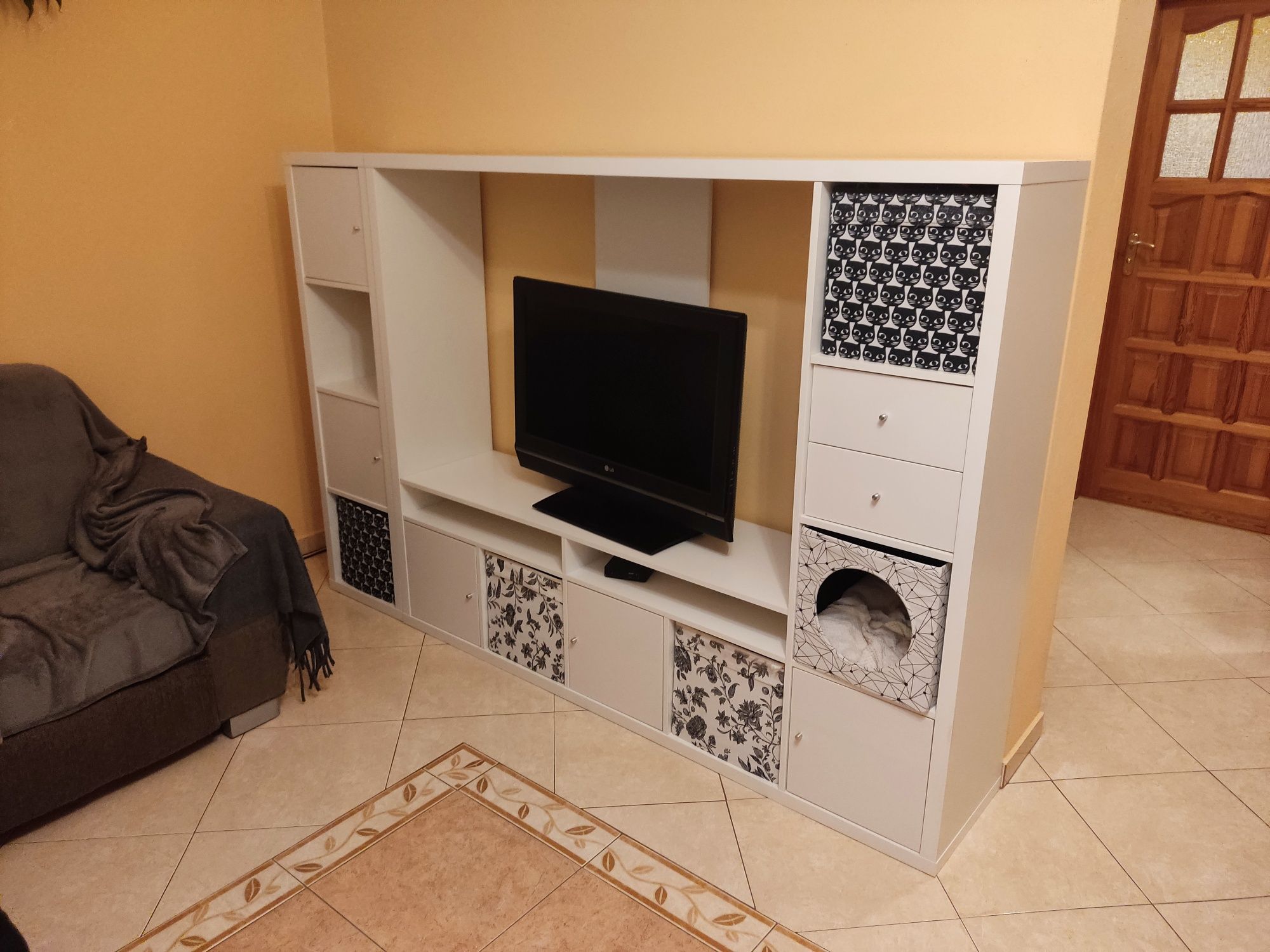 Regał tv ikea jak nowy.