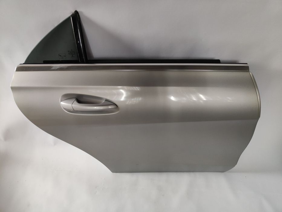 Mercedes CLA w117 250 drzwi prawe prawy tył srebrny 761 kompletne