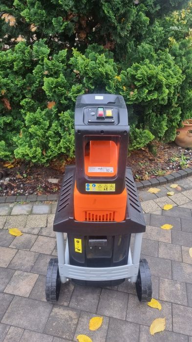 Rozdrabniacz do gałęzi frezowy Atika z koszem 2800 Watt rębak