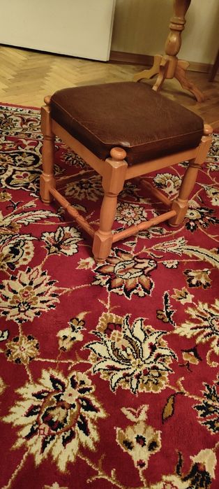 Taboret tapicerowany niski
