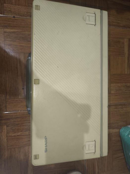Sharp PC 7000 usado