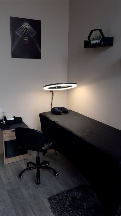 Оренда робочого місця нарощення вій робота