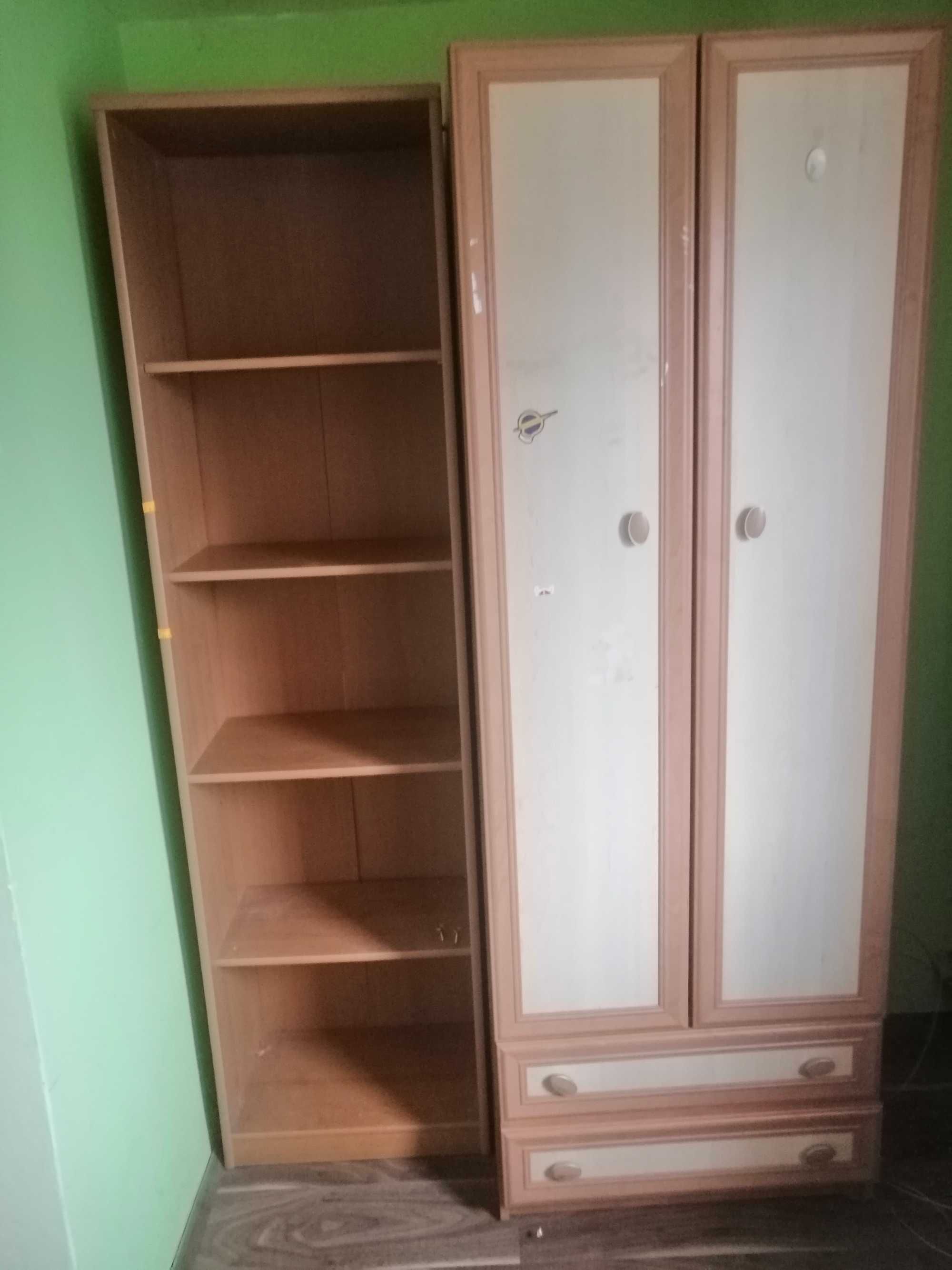 Oddam za darmo  zestaw mebli: dwa biurka, dwa fotele, szafa, tapczan