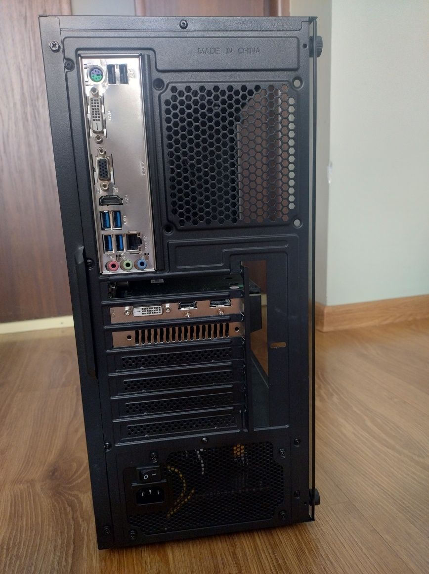 Komputer Do  Gier RX580 8gb/ Ryzen 5 3500x/ 16gb Ram/ SSD/ Win10
