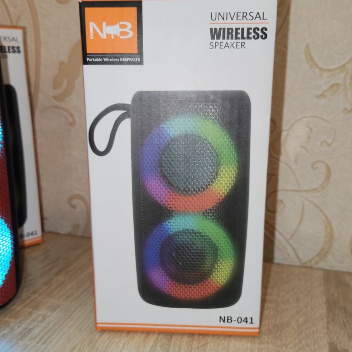 Мощная блютуз колонка с подсветкой и FM радио