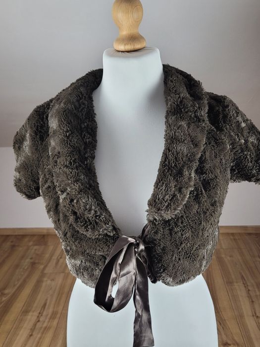 Futrzana narzutka Reserved rozmiar 38