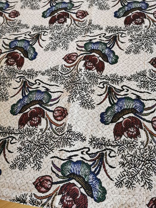 Elegancki obrus / narzuta z Wietnamu – orientalny kwiatowy wzór