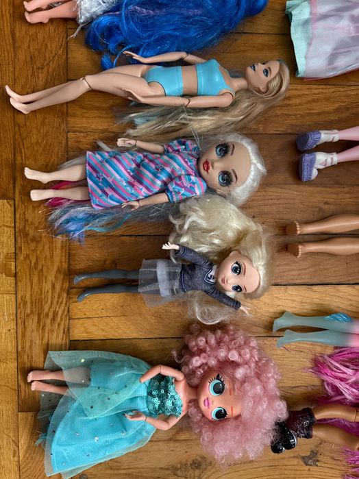 4. Duża paczka lalek Barbie , LOL itp.