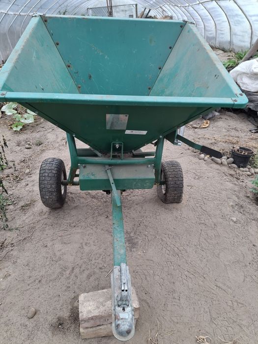 Rozsiewacz nawozu do qada