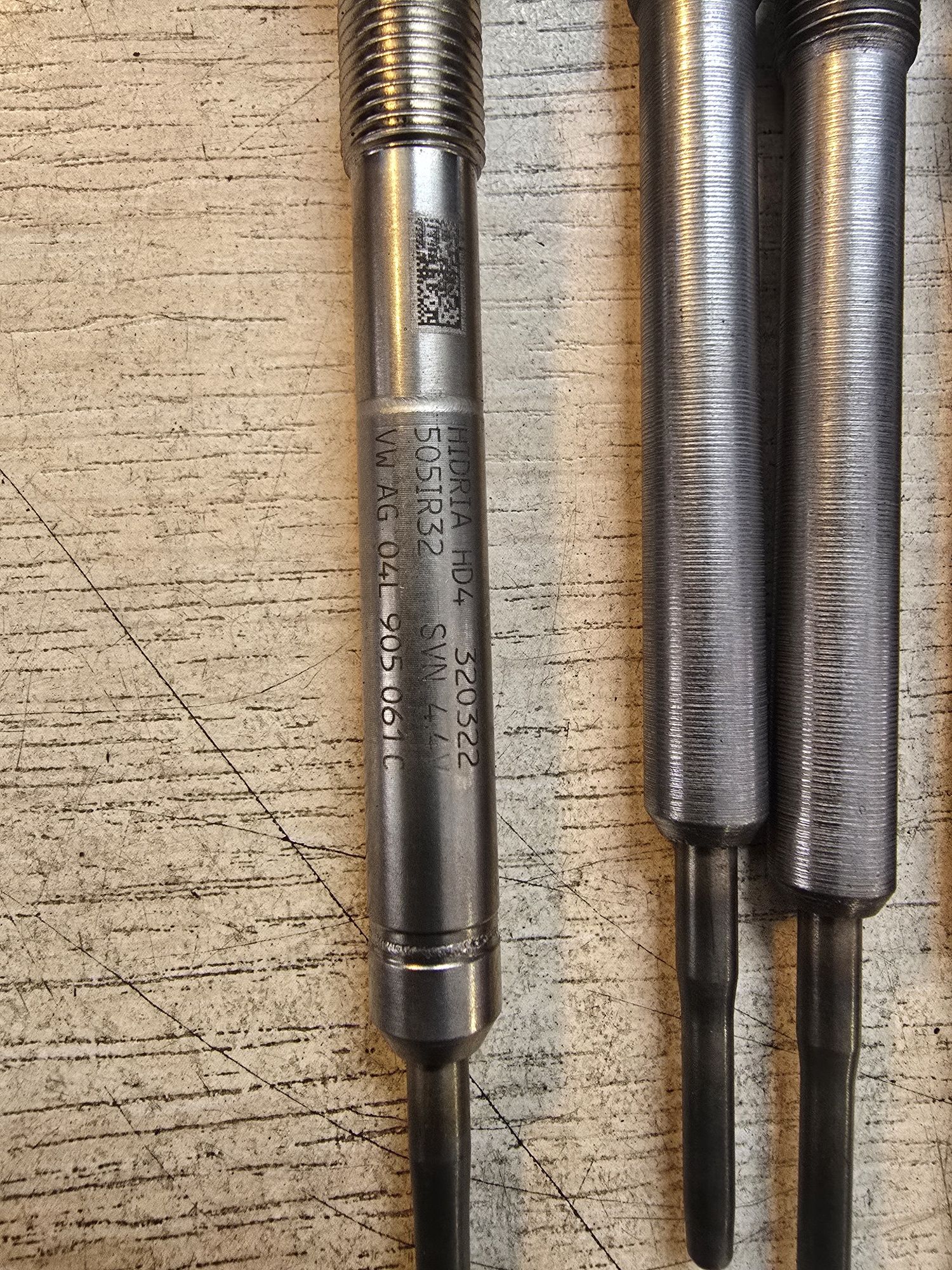 Świeca żarowa sterująca z czujnikem MAN TGE CRAFTER 2.0 kpl 4 sztuki