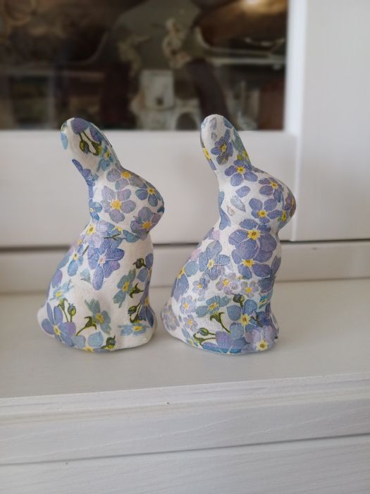 Zające wielkanocne ceramika decoupage wiosenne króliki w kwiaty