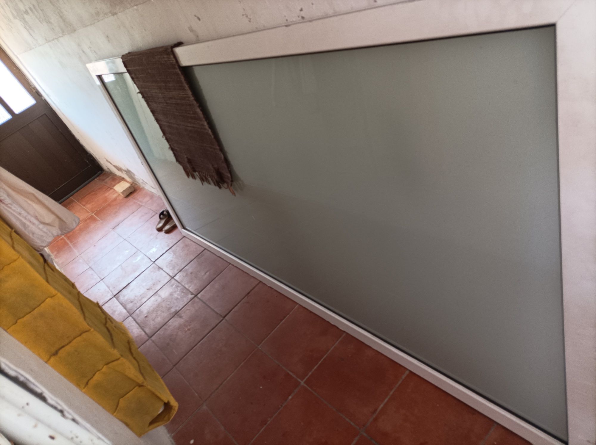 Porta de correr completa com calhas
