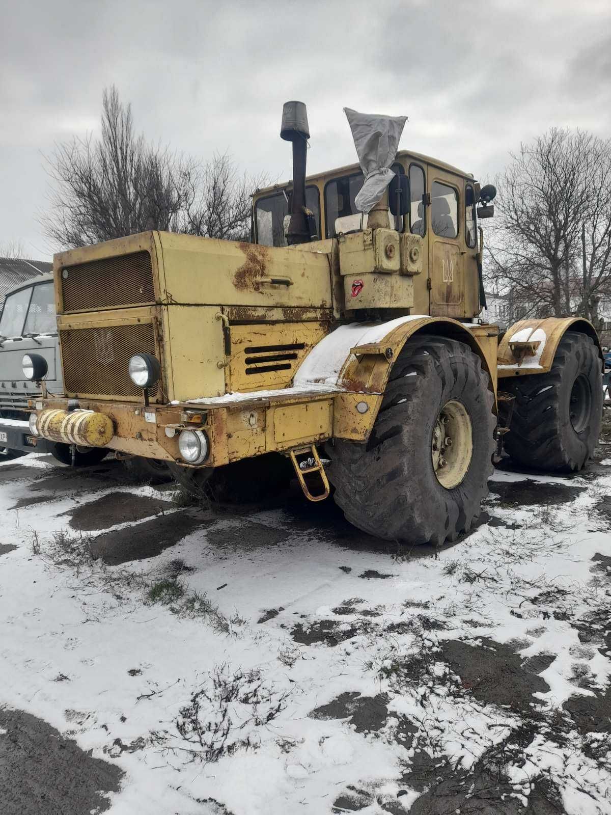 Продам трактор К-701 з 7-ми корпусним плугом.