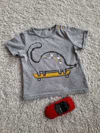 t-shirt dla chłopca z dinozaurem na deskorolce: gadżeciarski- like new