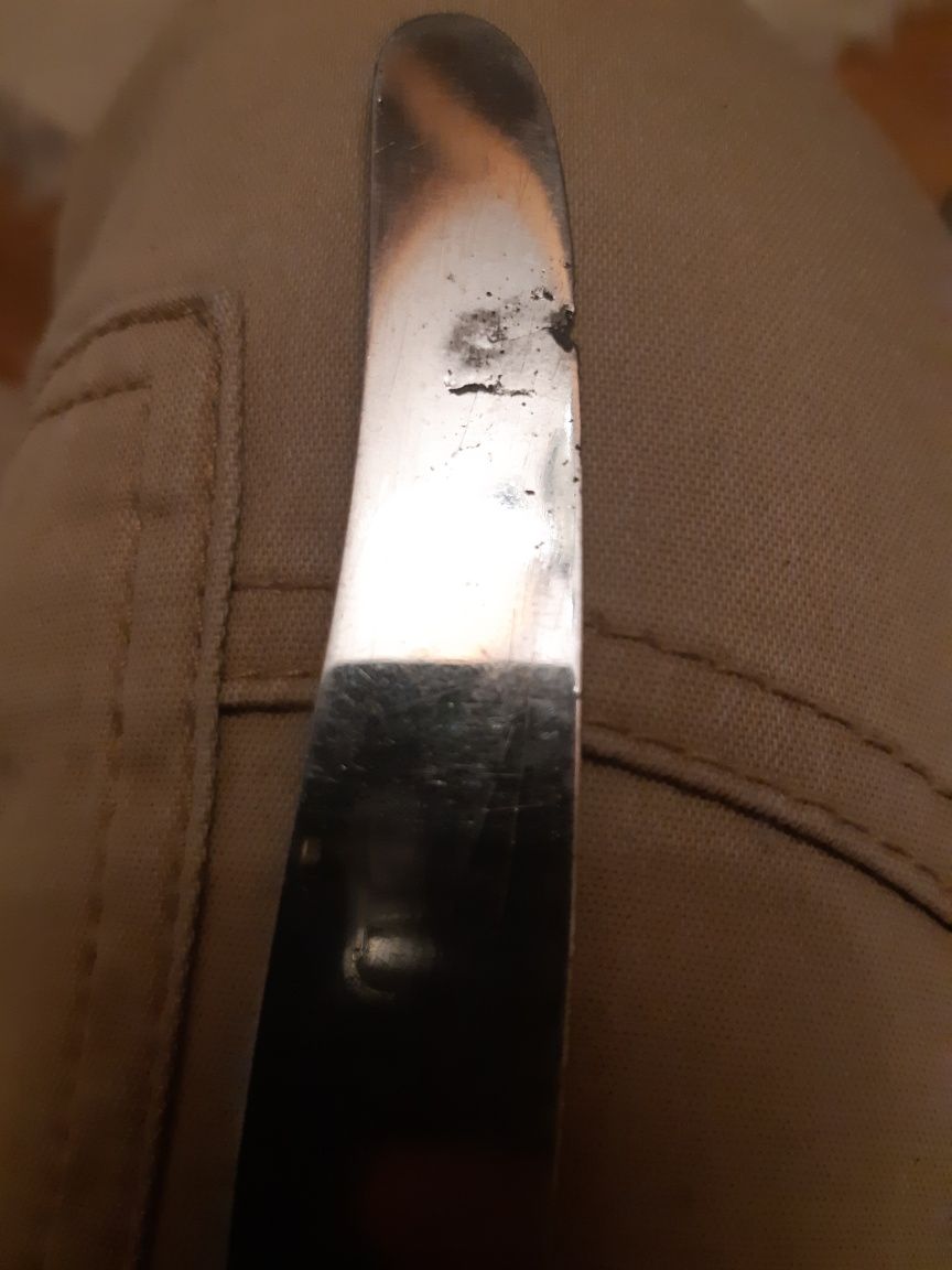 Stare noże z kremową rękojeścią