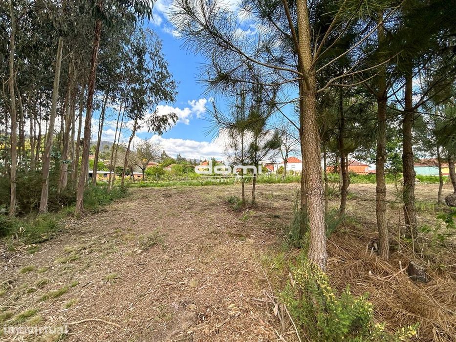 Terreno construtivo em Lourosa - Santa Cruz da Trapa.