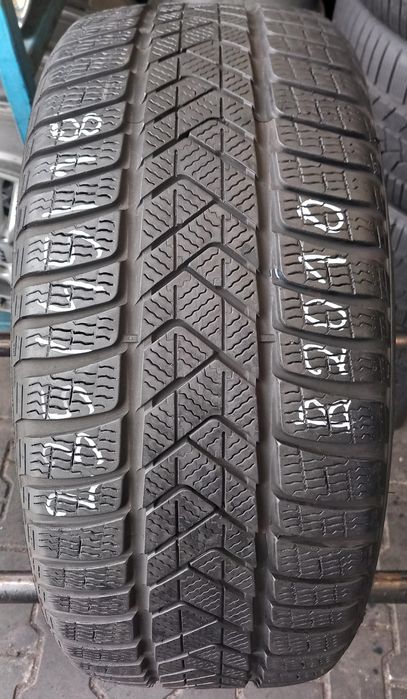 235/45/18 Pirelli SottoZero 3 98V