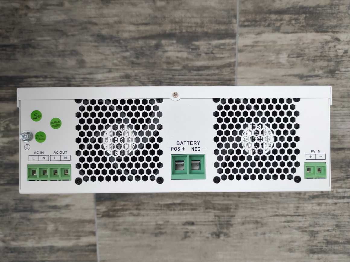 Гібридний сонячний інвертор PowMr CM3500-24N потужністю 3.5 кВт 24В