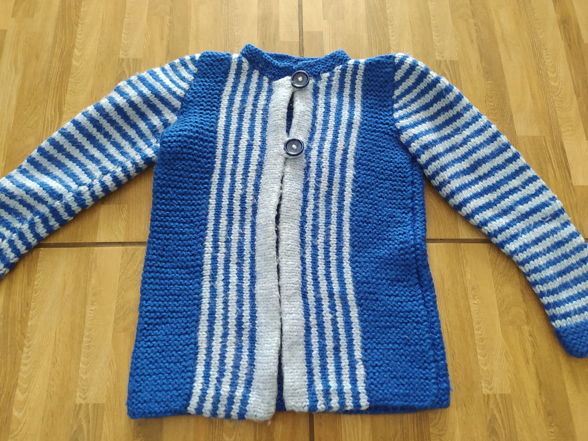 Sweter ręcznie robiony