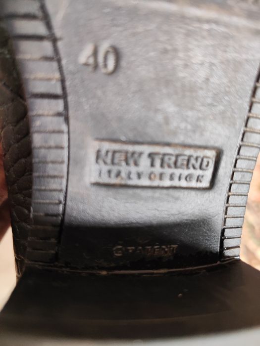 Жіночі чоботи 40 р демисезонні. Шкіра. Б/у в гарному стані