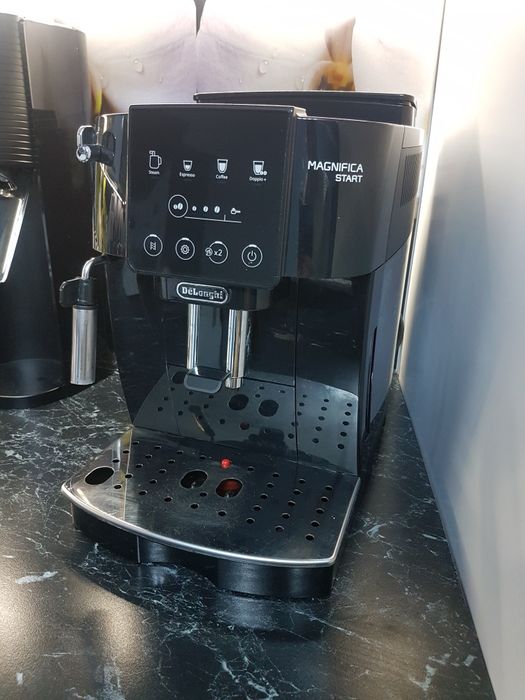 Ekspres do kawy delonghi magnifica start