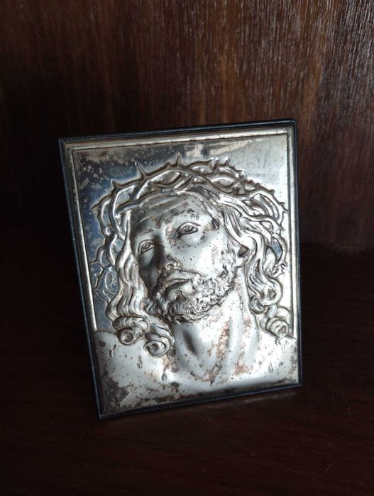 Imagem de Cristo, em sofrimento,  em prata antiga