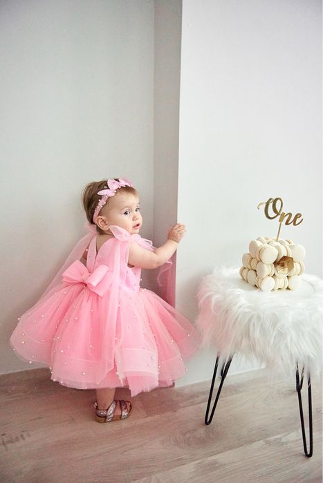 Прокат дитячої сукні, прокат крил, прокат сукні