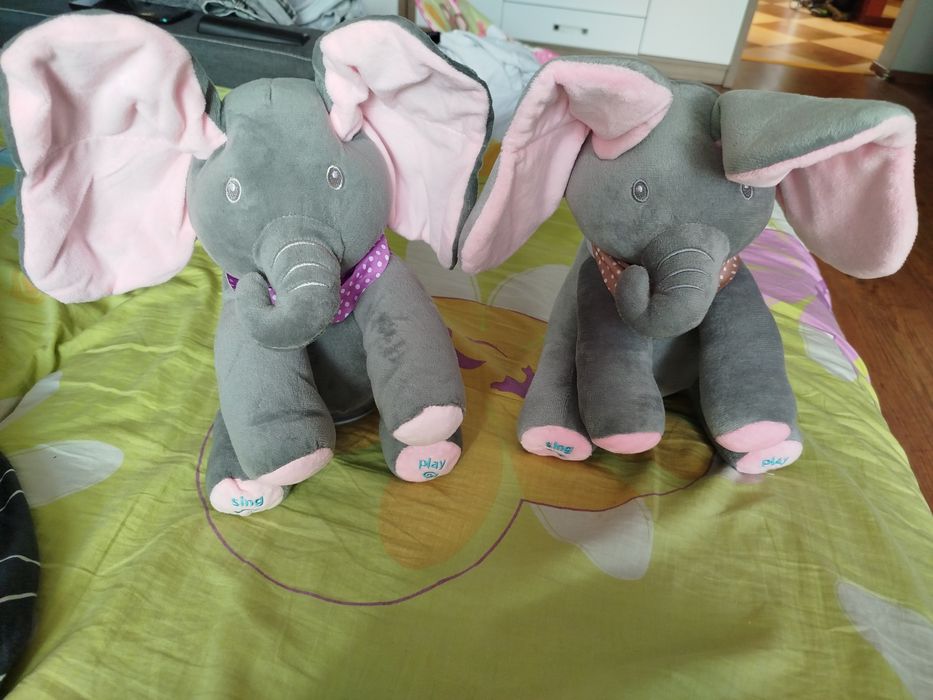 Grające słonie pluszowe