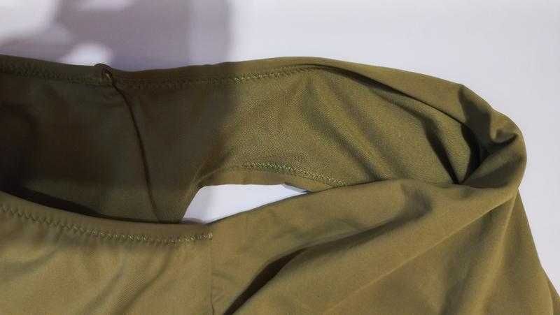 Суцільний зелений купальник розмір s