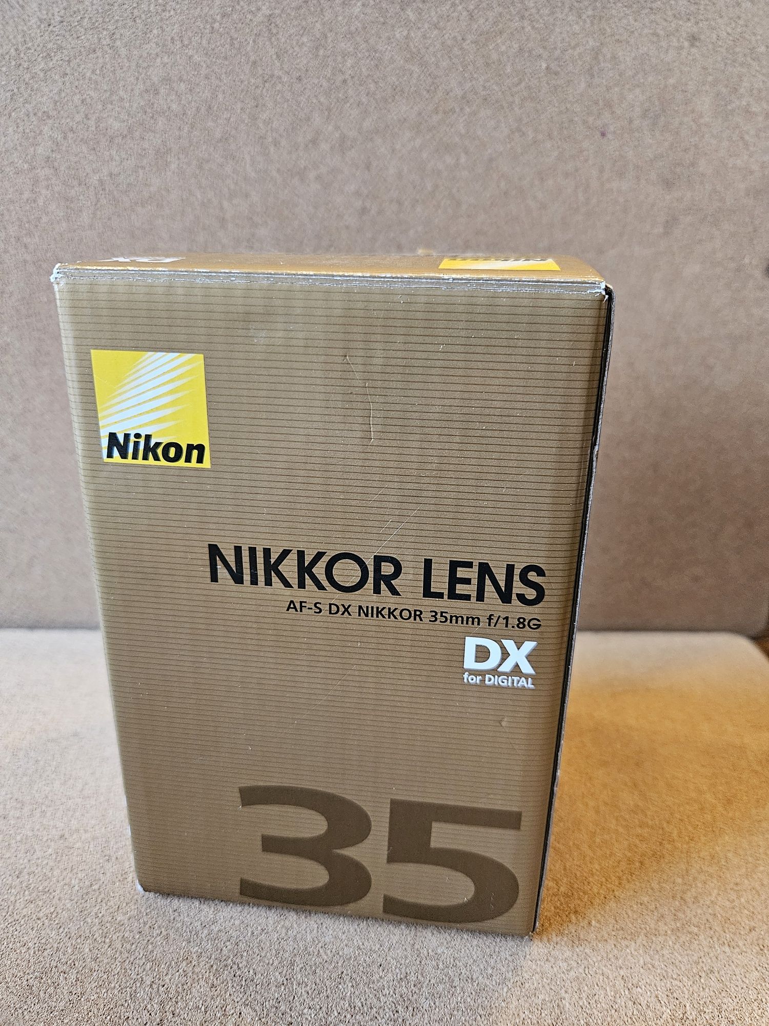 Nikon D7000 + obiektyw Nikkor 35mm 1.8