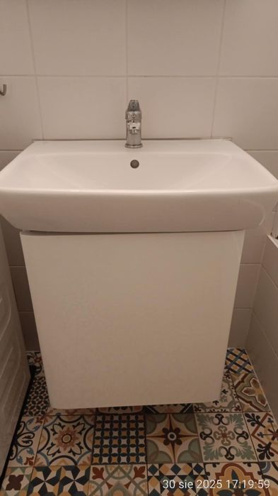 Szafka łazienkowa z umywalką