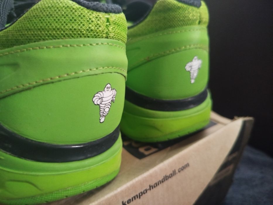 Tenis kempa de andebol.