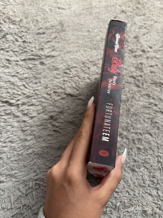 książka z autografem fortunateem ruby bloody valentine