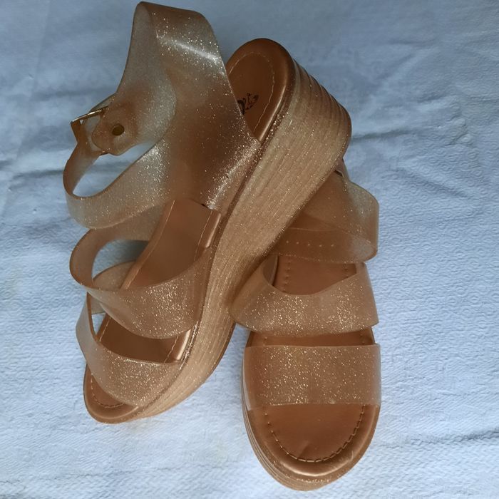 Босоніжки Нові 38розмір без нюансів