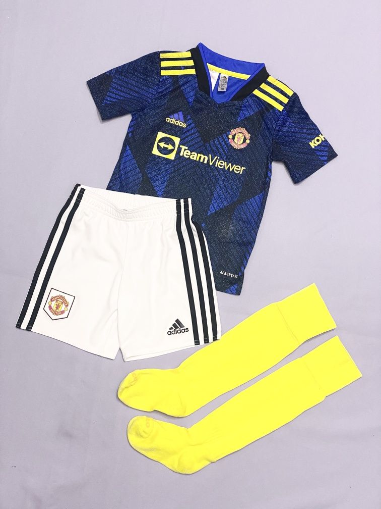 Футбольная форма Adidas original 4-5 лет 110 см футболка шорты гетры.