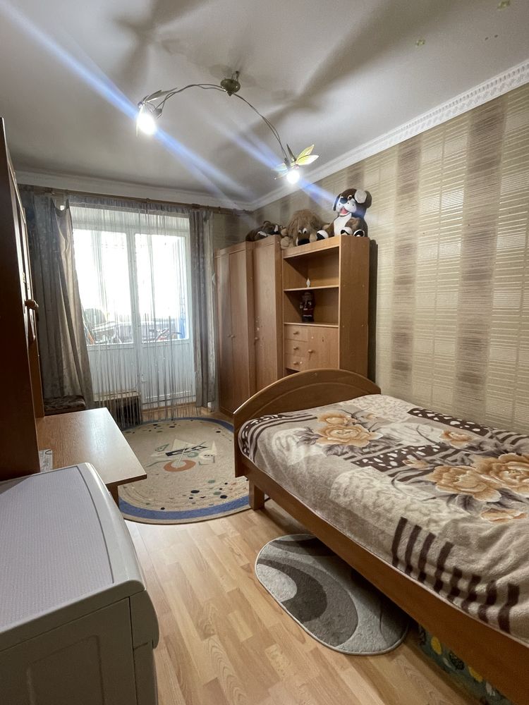 Трьохкімнатна , Відродження, 67м2